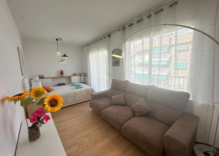 לינה וארוחת בוקר Borrells 3*